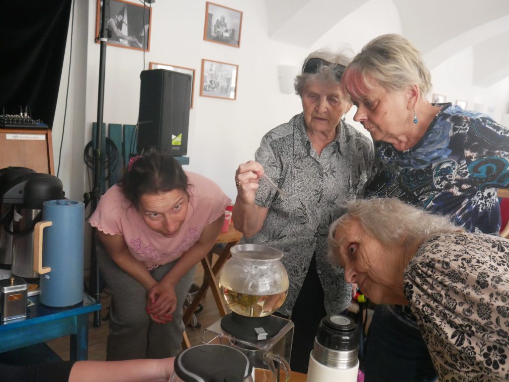 22.4. 2025 Se Salkem Caje Kolem Sveta S Mlsnym Pecivalem 4 | Hurá na Výlet